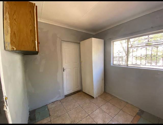 8 BEDROOM HOUSE FOR SALE IN RHODESFIELD